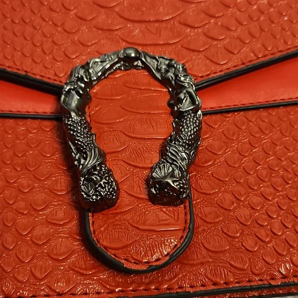Red Snake Embossed Chain‎ Shoulder Bag Women's Fashion Clutch - Picture 2 of 15